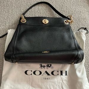 Coach Edie shoulder bag with turn lock. Includes dust-bag. Like new